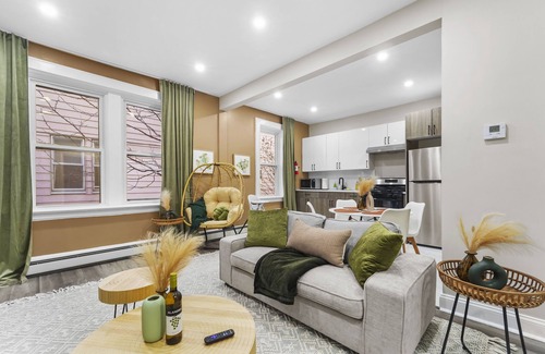 Upper Roseville Apartment | Comfortable Stay Near NY with Breakfast & Family Amenities