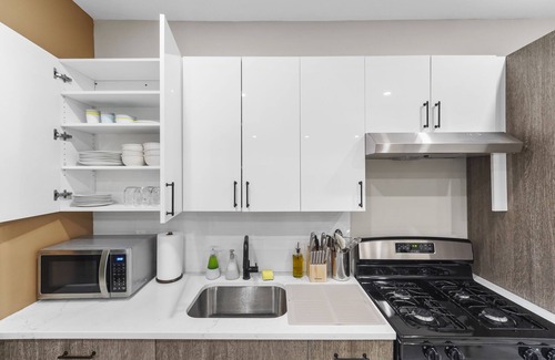 Upper Roseville Apartment | Comfortable Stay Near NY with Breakfast & Family Amenities