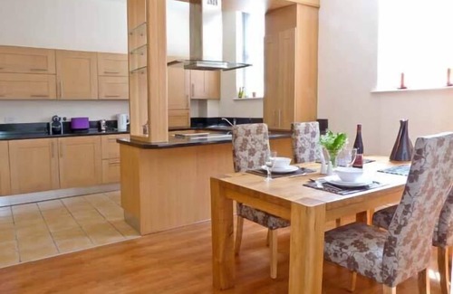 Cark Apartment | Discover 2 Cark House: Cozy Cottage with Kitchen & Breakfast