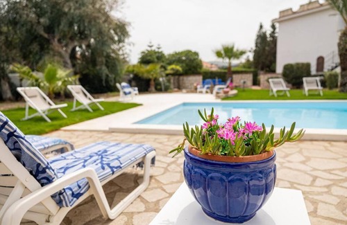 Piana Calzata Apartment | Beachfront Escape: Casa sul Mare with Pool near Cefalù