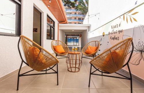 Cristo Rei House | Bohemian Retreat with Child-Friendly Amenities Near Botânico