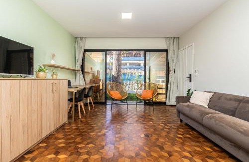 Cristo Rei House | Bohemian Retreat with Child-Friendly Amenities Near Botânico