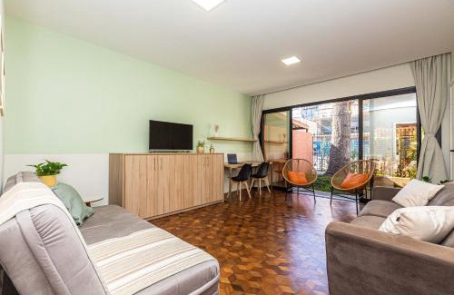 Cristo Rei House | Bohemian Retreat with Child-Friendly Amenities Near Botânico