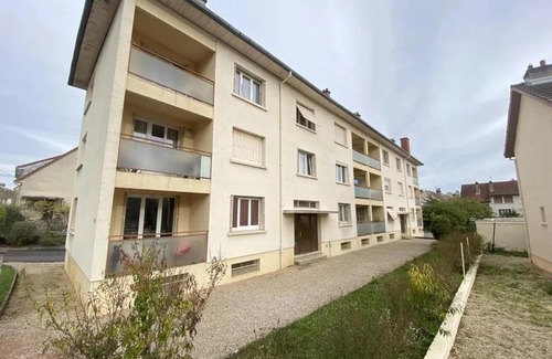 Chenove House | Family-Friendly Retreat with Two Rooms in Chenôve