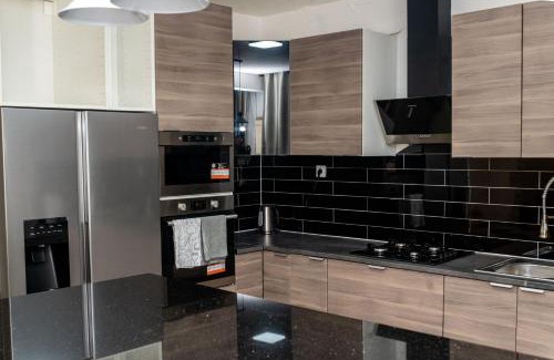 Bonapriso Apartment | Family-Friendly 2 Chambres Bonapriso for Memorable Stays