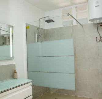 Bonapriso Apartment | Family-Friendly 2 Chambres Bonapriso for Memorable Stays