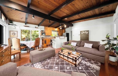 Auburn House | 2 charming homes on 1 property, w hot tub