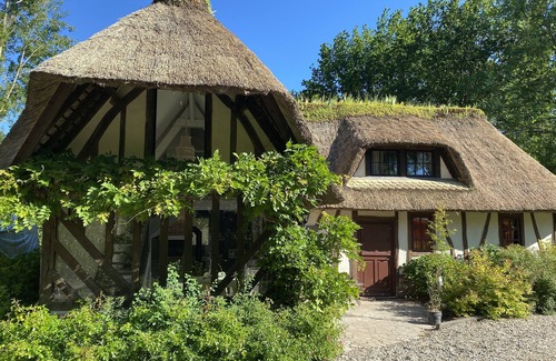 Saint-Georges-du-Vievre House | Inviting Chaumieres for Your Weekend Getaways and Vacations