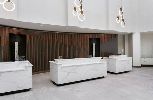 Iselin House | Stylish Accommodations with Restaurant & Metro Access