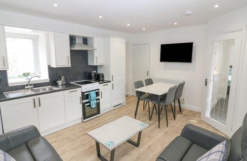 Sandhaven House | Pet-Friendly Retreat at 2 College Bounds - A Family Haven