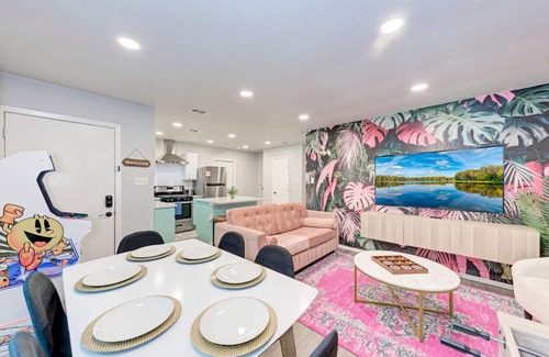 Johnston Terrace House | 2 Combined Homes - 2 Private Pools - 16 Guests
