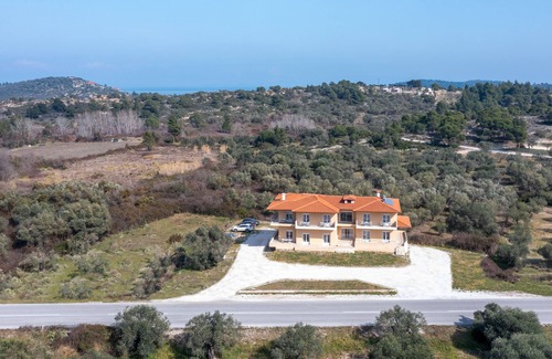 Ormos Panagias Apartment | Inviting 3-Bedroom Apartment in Sithonia Peninsula