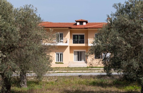 Ormos Panagias Apartment | Inviting 3-Bedroom Apartment in Sithonia Peninsula