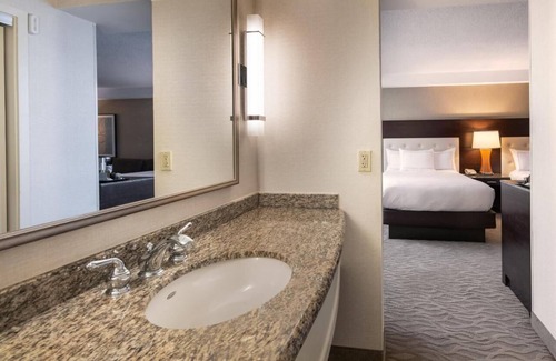 Crystal City Hotel | Ideal Connecting Suites for Families with Kitchen Access