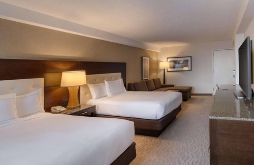 Crystal City Hotel | Connected Suites with Restaurant and Family Amenities