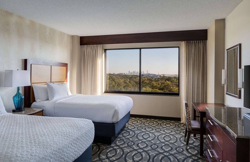 Bluffview Hotel | Cozy Connecting Suites with Pool and Family Amenities