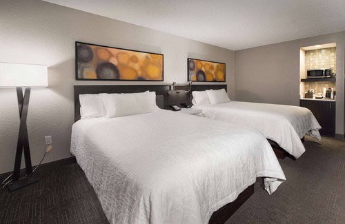 Las Colinas Hotel | Spacious 2 Connecting Suites with Pool and Kitchen Access