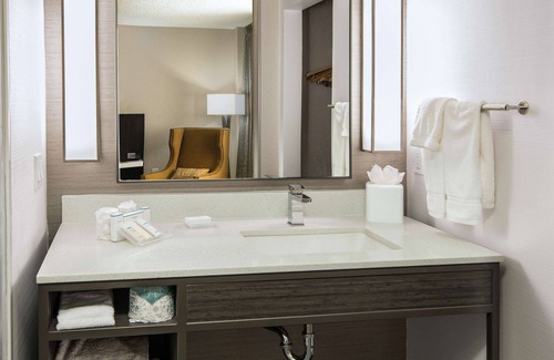 Las Colinas Hotel | Ideal 2 Connecting Suites with Pool & Kitchen Access