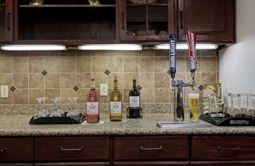 McAllen Apartment | Family-Friendly 2 Connecting Suites with Pool Access