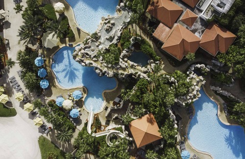 Lake Buena Vista Hotel | Inviting 2 Connecting Suites with Pool and Kitchen Access