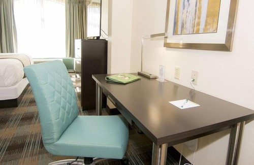 Airport North Hotel | Spacious 2 Connecting Suites with Pool & Family Amenities