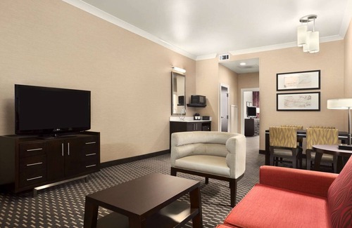 Downtown St. Louis House | Ideal 2 Connecting Suites with Pool & Kitchen Amenities