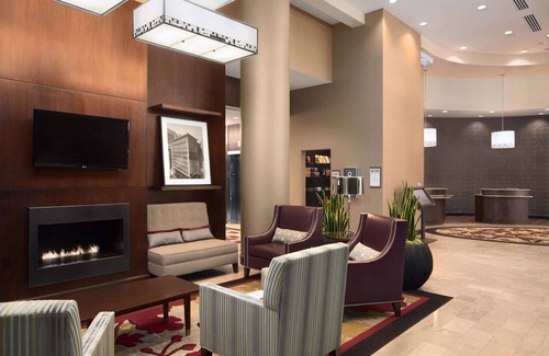 Downtown St. Louis House | Ideal 2 Connecting Suites with Pool & Kitchen Amenities