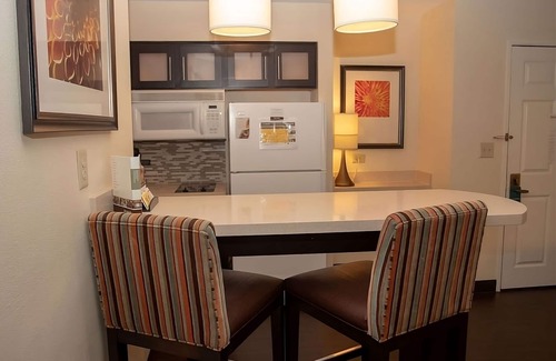 Vance Jackson Apartment | Convenient Suites with Full Kitchens Near San Antonio Zoo
