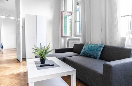 Wahring Apartment | Cozy Apartments Near Volksoper & AKH with Kitchen Access