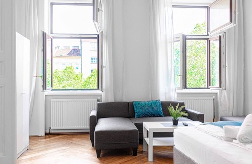 Wahring Apartment | Cozy Apartments Near Volksoper & AKH with Kitchen Access
