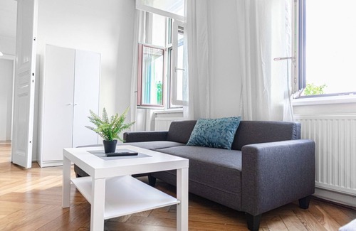 Wahring Apartment | Cozy Apartments Near Volksoper & AKH with Kitchen Access