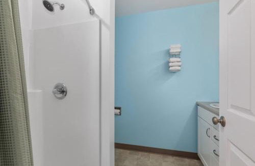 Lake City Hotel | 2 Cozy Combined Family Studios