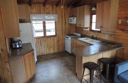 Spicer Cabin | Cozy Cottages on Green Lake - Guest Rated 9.8/10!