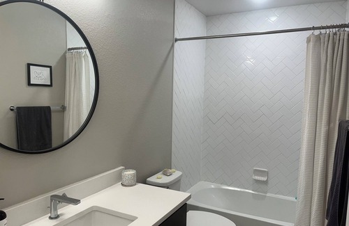 Stonegate House | Guest Rated: 10/10 Cozy Rooms Near Red Rocks & Denver!
