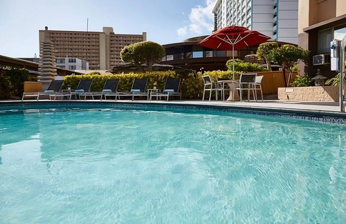 Ala Moana House | Relaxing Retreat: Two Double Rooms at Pagoda Hotel