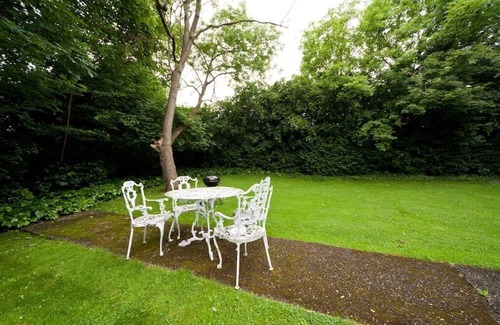 Hale Apartment | Family-Friendly 2 Double Bed Apartment in North London