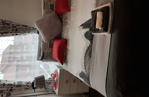 Ebbsfleet Valley Apartment | Spacious 2-Bed Apartment with Breakfast and Top Guest Ratings