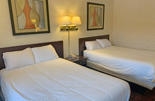 Grissom - Highland Hotel | Comfortable Stay at Red Carpet Inn Near Virginia Tech