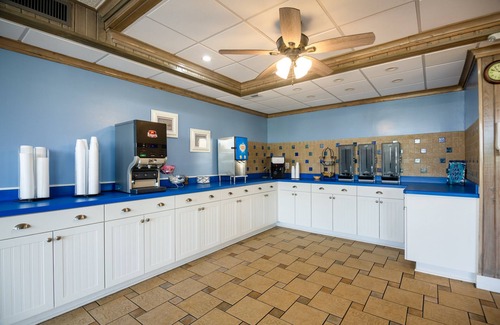 Kill Devil Hills Hotel | Comfortable Pool View Guestroom with 2 Double Beds