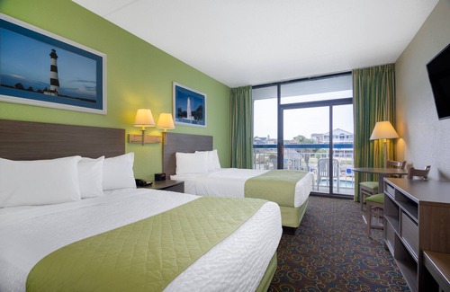Kill Devil Hills Hotel | Comfortable Pool View Guestroom with 2 Double Beds
