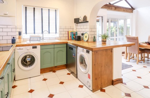 Rocester Cottage | Family-Friendly 2 Dove Cottage with Garden in Rocester