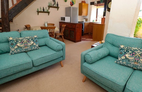 Burgh Island Cottage | Pet-Friendly 2 Easton Barn with Garden in Bigbury
