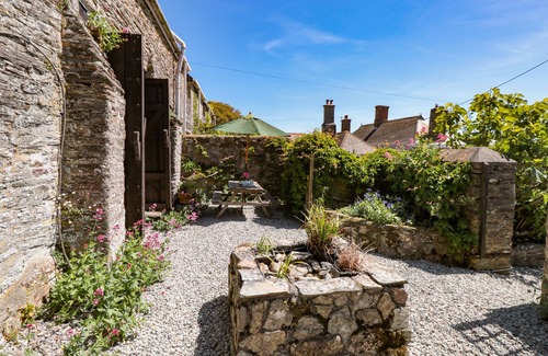 Burgh Island Cottage | Pet-Friendly 2 Easton Barn with Garden in Bigbury