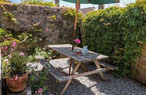 Burgh Island Cottage | Pet-Friendly 2 Easton Barn with Garden in Bigbury