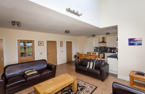 Linlithgow Apartment | Top-Rated Eden at Williamscraig Cottages for Families & Pets