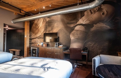 Fifth Ward Hotel | Family-Friendly Loft with Two Queen Beds at The Iron Horse Hotel