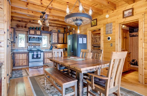 Luray Cabin | Heaven's View Cabin: Breathtaking Vistas & Unique Woodwork