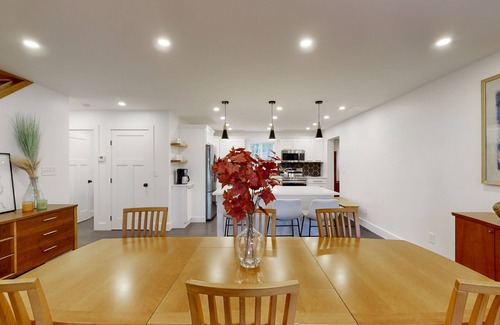 Corning House | Premium 2 Floors of Living in Corning NY - Top Rated Stay
