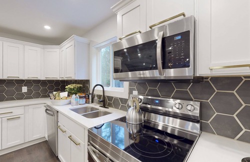 Corning House | Premium 2 Floors of Living in Corning NY - Top Rated Stay