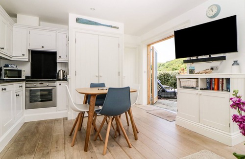 Chillington Apartment | Family-Friendly Garden Apartment with Pool in Hallsands